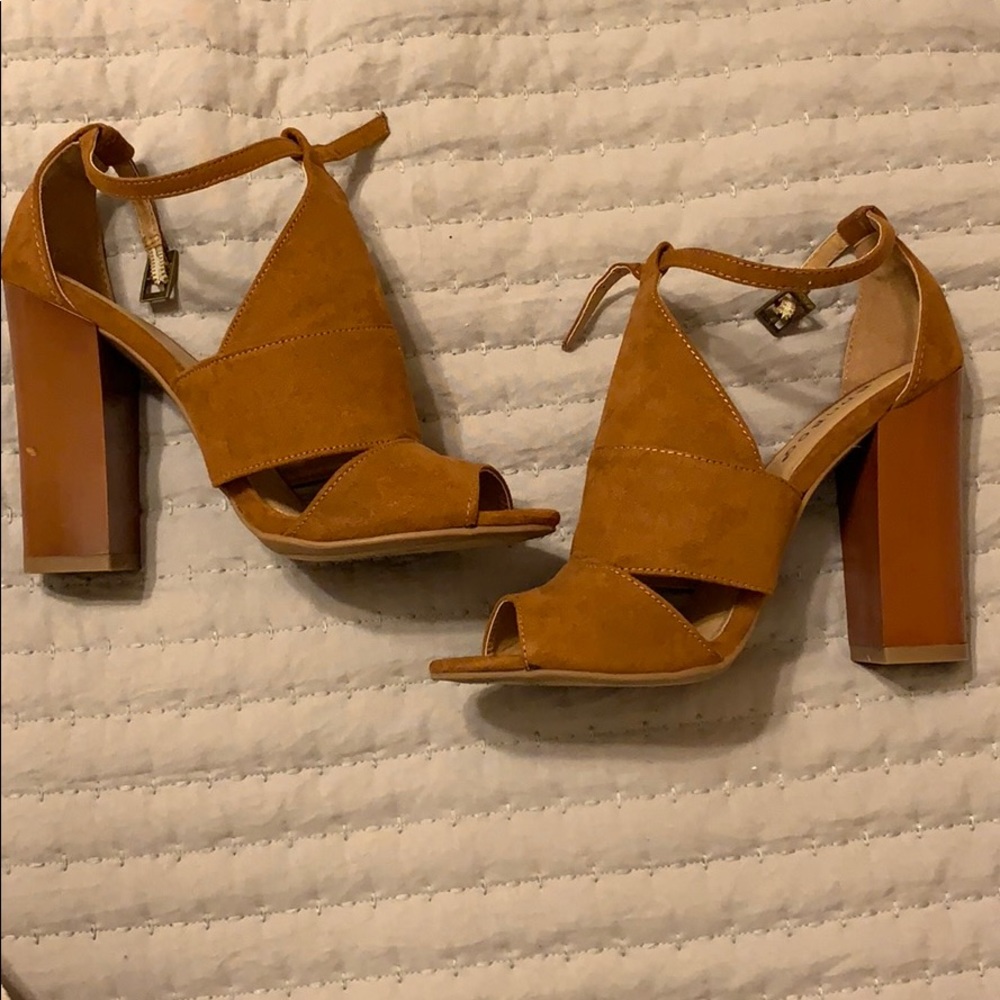 Summer heel!